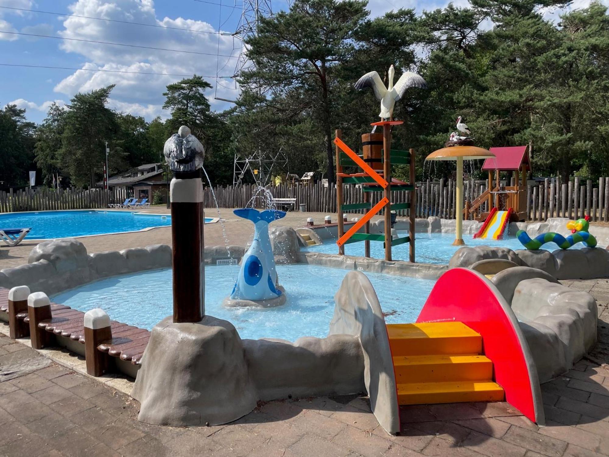 Vakantiepark Hertenhorst Beekbergen Bagian luar foto